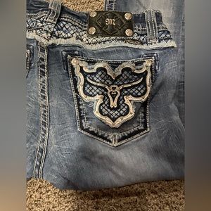 Miss Me Jeans. Boot cut. Bull head pocket design.